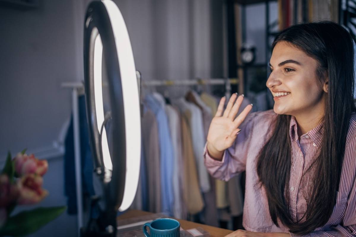 How to Build a 6-Figure Business Just Reviewing Amazon Finds